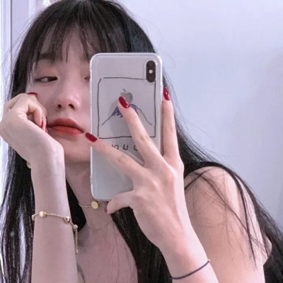 穿一只红鞋的男人